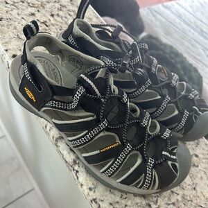 Keen Whisper Waterproof black gray  hiking Sandals size 7.5 women Gorp Core